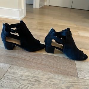 Open toe buckle chunky heels/bootie 2”